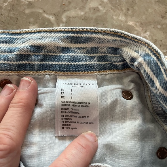 American eagle blue and white pinstripe distressed jean shorts size 8 - Picture 5 of 7